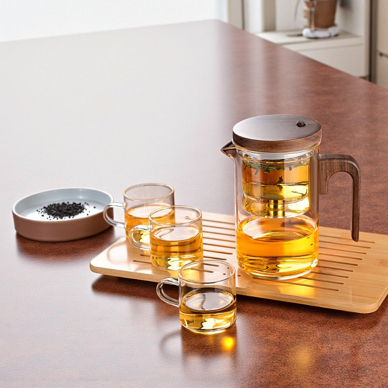 Teetasse mit automatischem Sieb