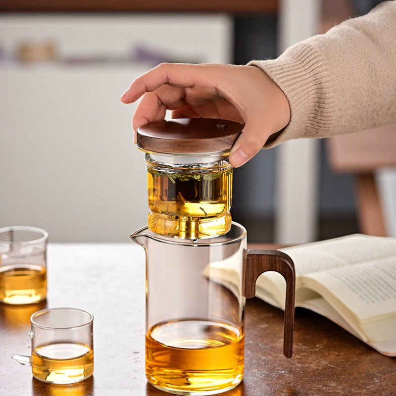 Teetasse mit automatischem Sieb