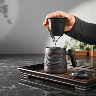 Teetasse mit Sieb aus Terrakotta