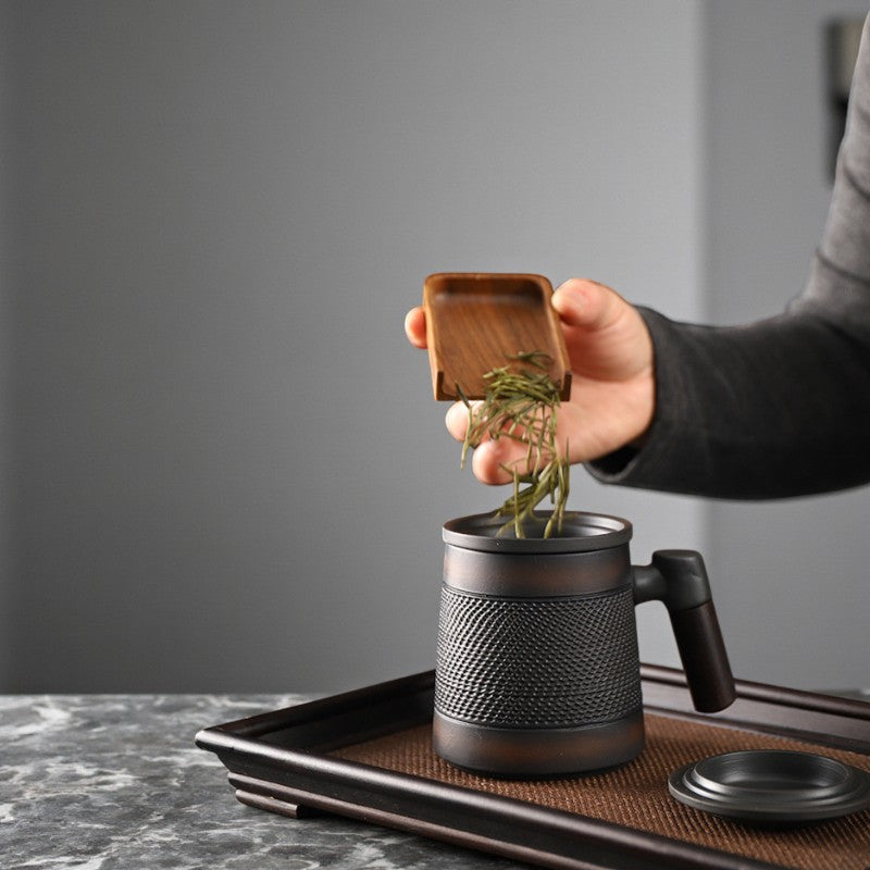 Teetasse mit Sieb aus Terrakotta