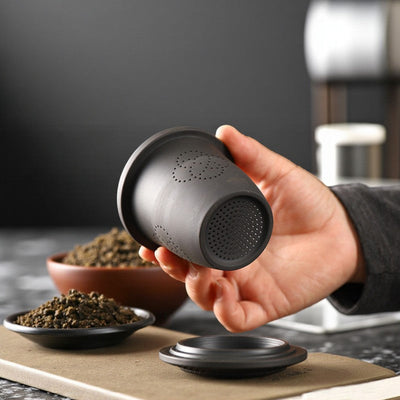 Teetasse mit Sieb aus Terrakotta