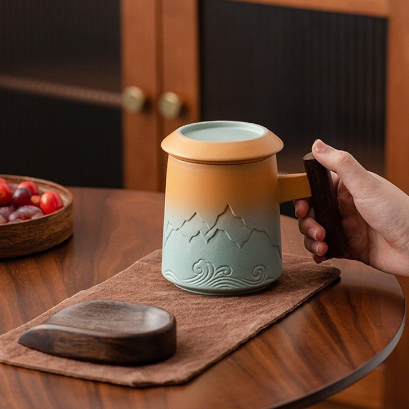 Teetasse mit Sieb und Deckel