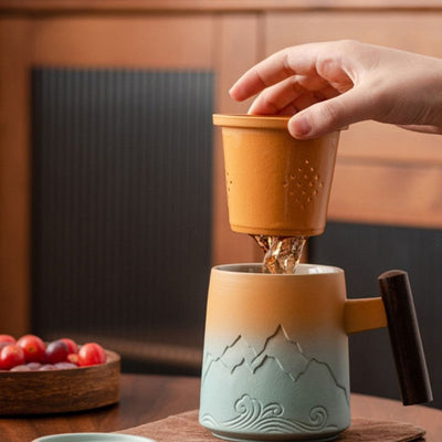 Teetasse mit Sieb und Deckel