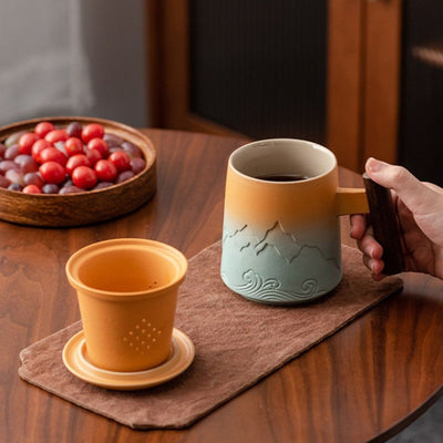 Teetasse mit Sieb und Deckel