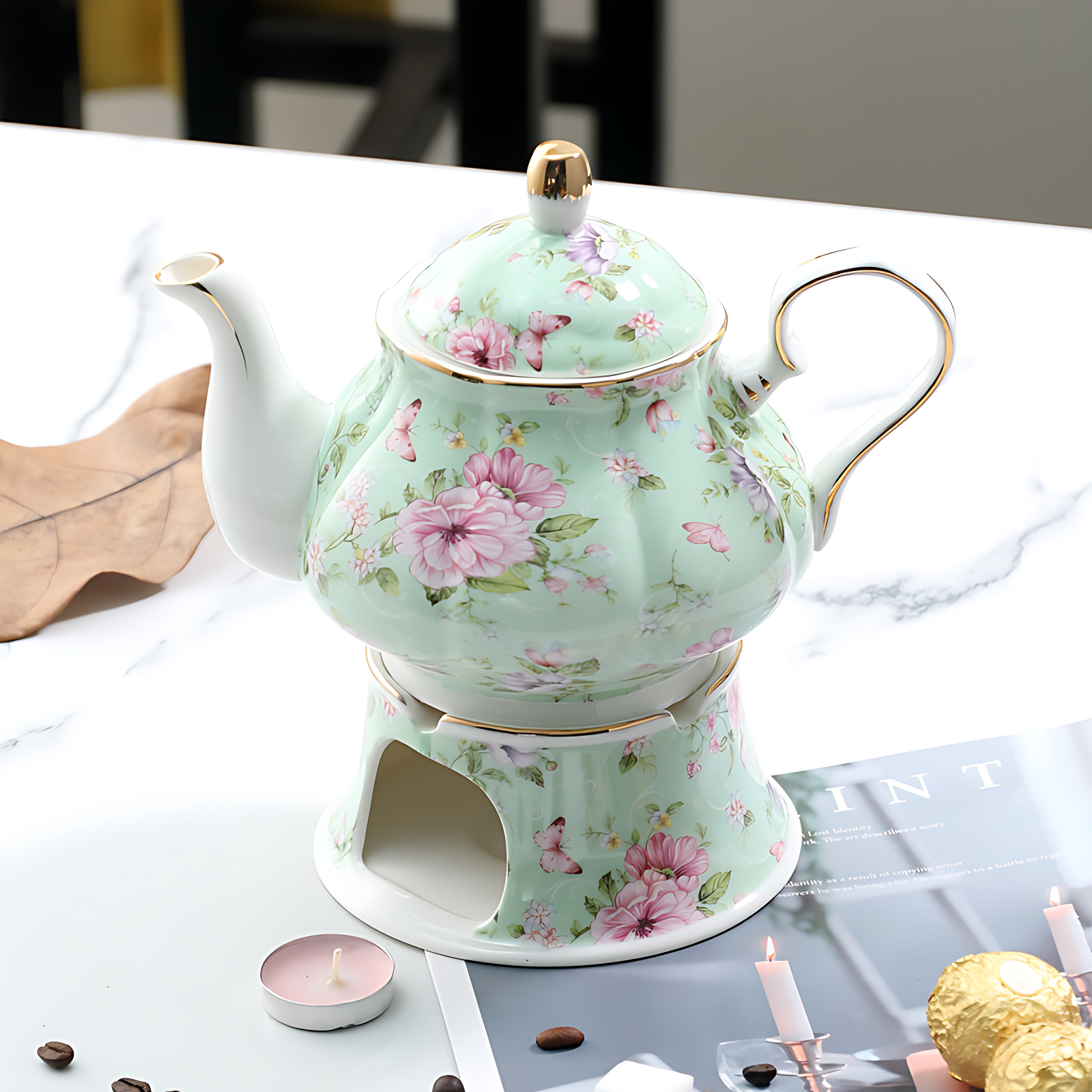 Traditionelle englische Teekanne aus grüner Porzellan