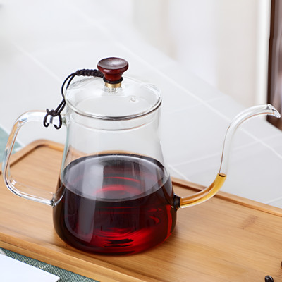 Transparente farbige Teekanne