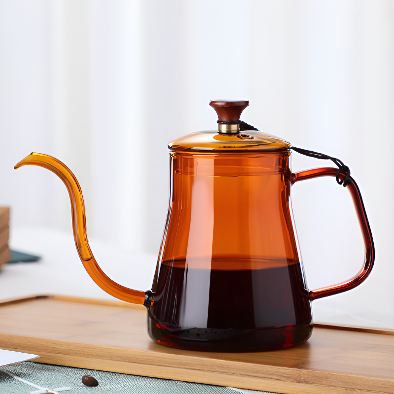 Transparente farbige Teekanne