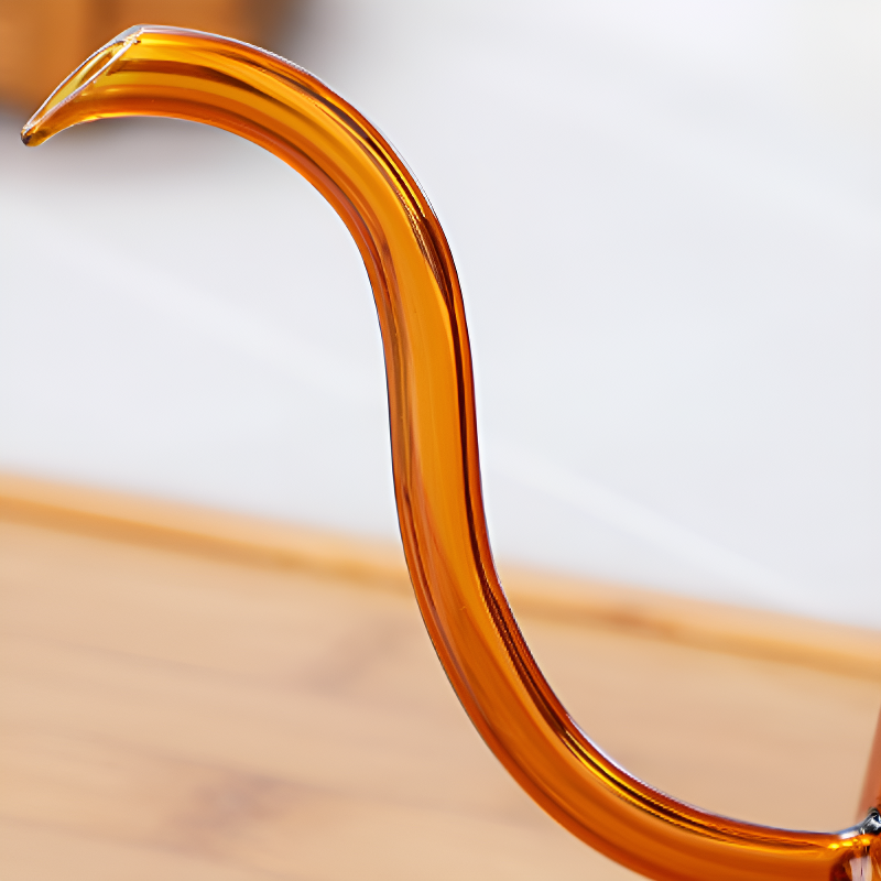 Transparente farbige Teekanne