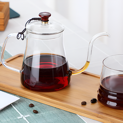Transparente farbige Teekanne