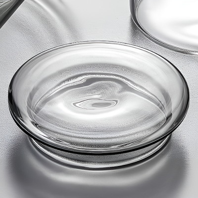 Transparente Glas-Teekanne mit Sieb