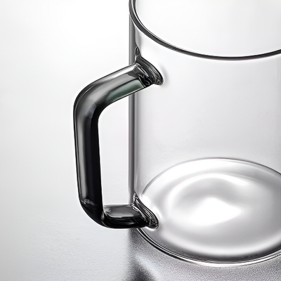 Transparente Glas-Teekanne mit Sieb