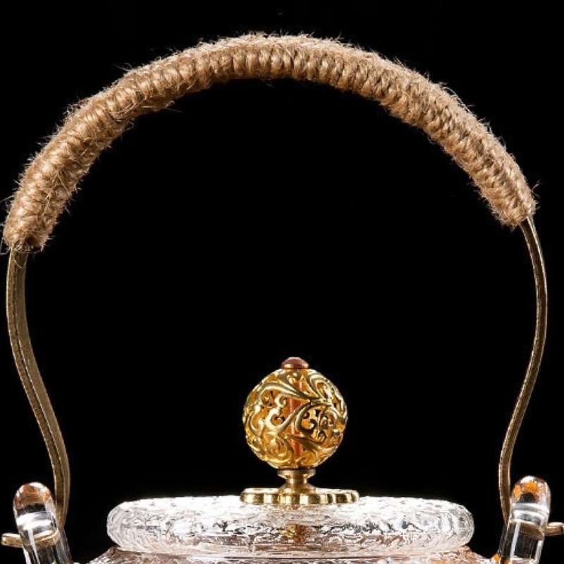 Transparente Teekanne mit Muster