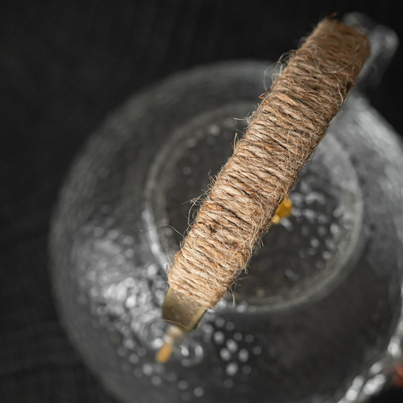 Transparente Teekanne mit Muster