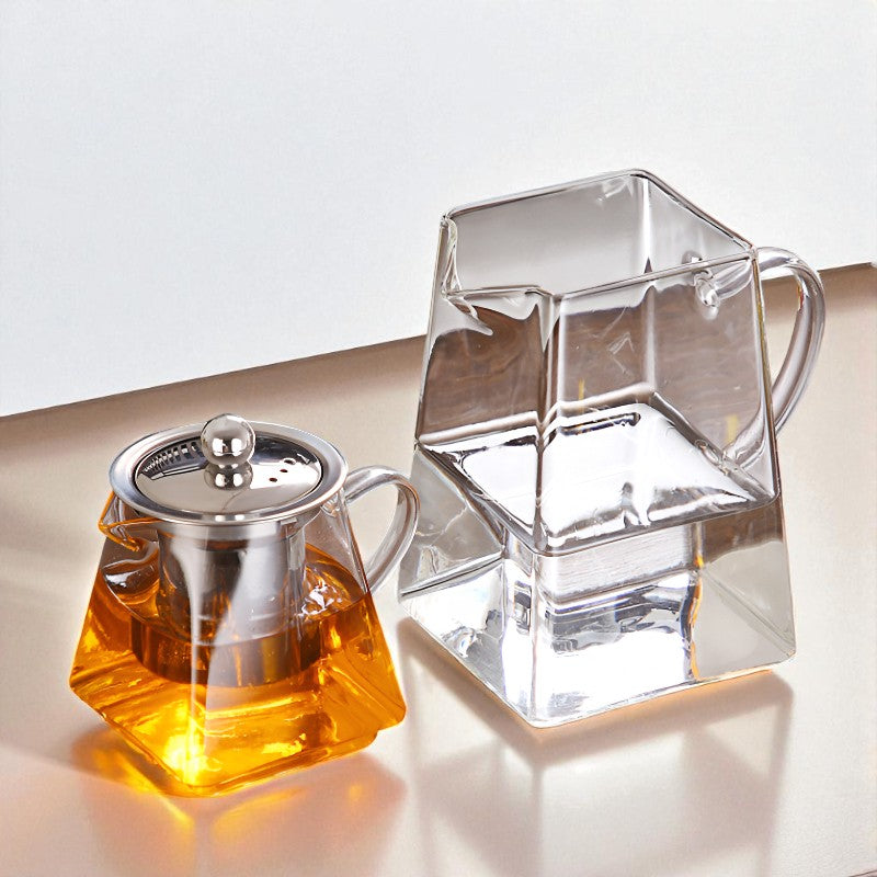 Transparente türkische Teekanne