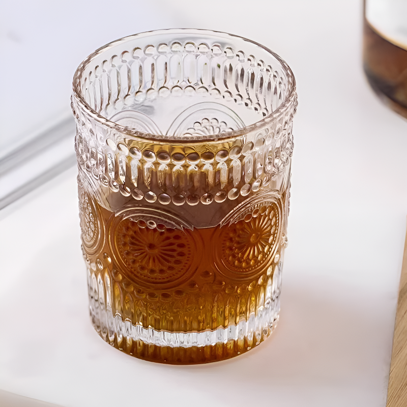 Transparentes marokkanisches Teeglas