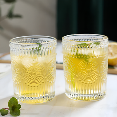 Transparentes marokkanisches Teeglas