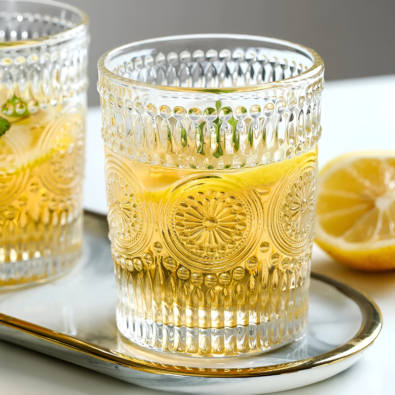 Transparentes marokkanisches Teeglas