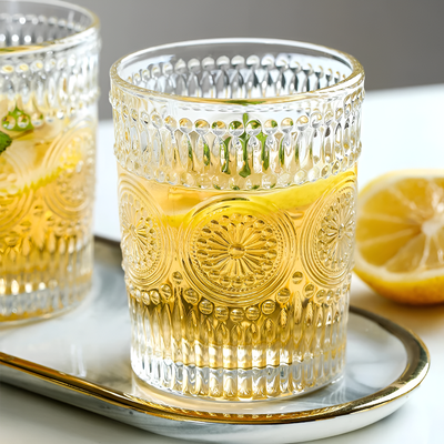 Transparentes marokkanisches Teeglas