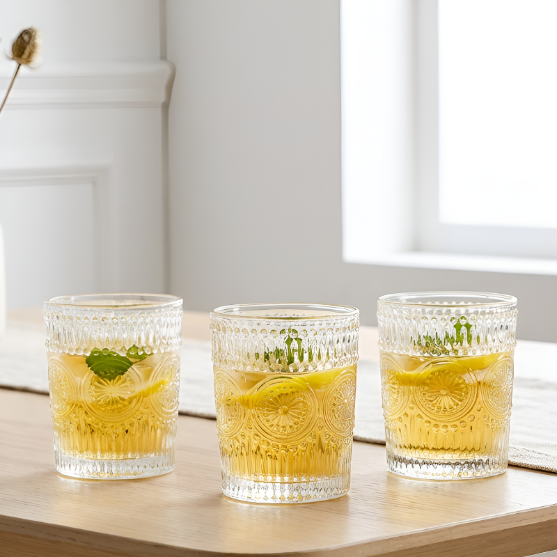 Transparentes marokkanisches Teeglas
