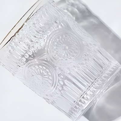 Transparentes marokkanisches Teeglas