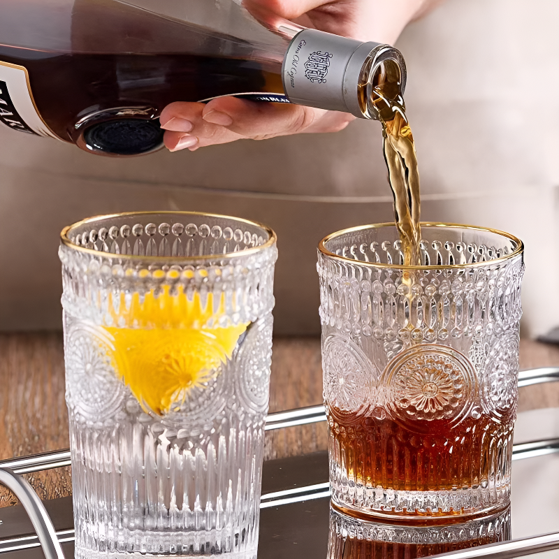 Transparentes marokkanisches Teeglas
