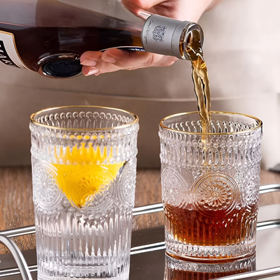 Transparentes marokkanisches Teeglas