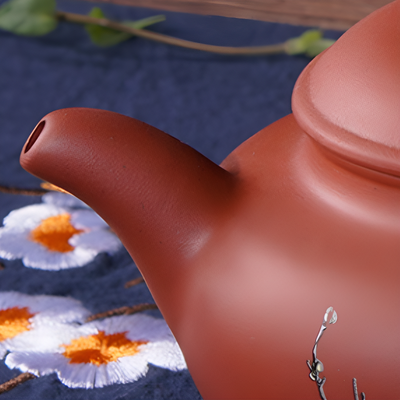 Vintage rote Teekanne