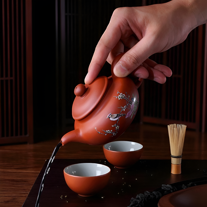 Vintage rote Teekanne