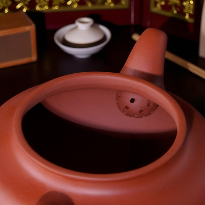 Vintage rote Teekanne