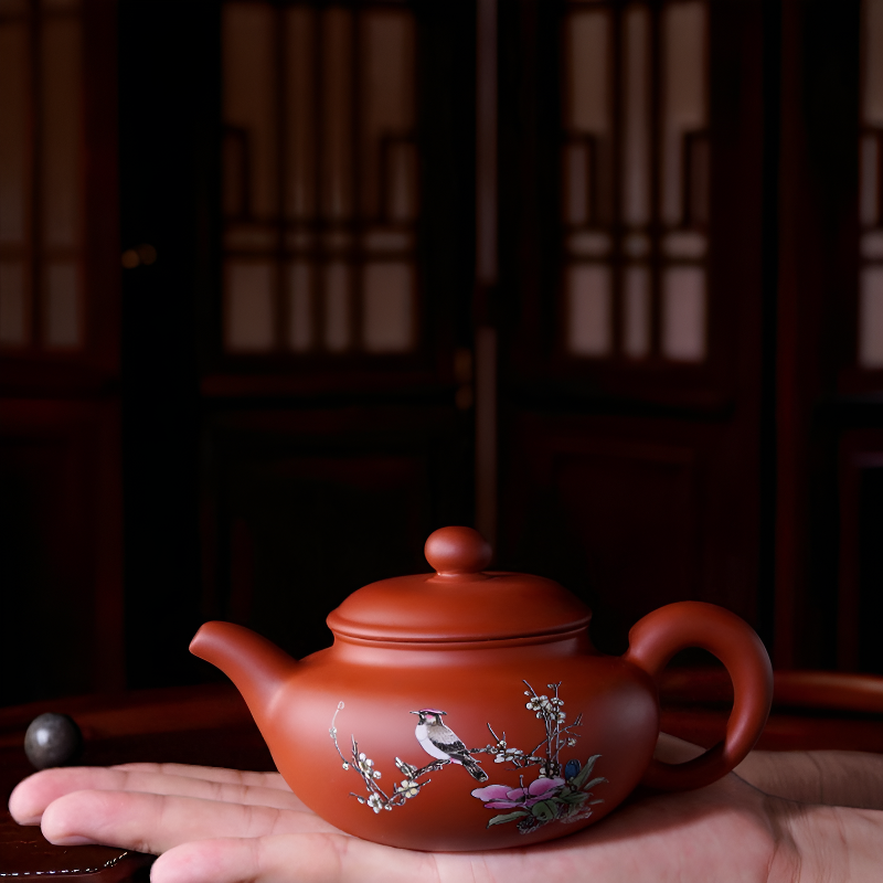 Vintage rote Teekanne