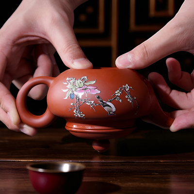 Vintage rote Teekanne