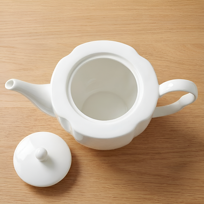 Weiße Design-Teekanne