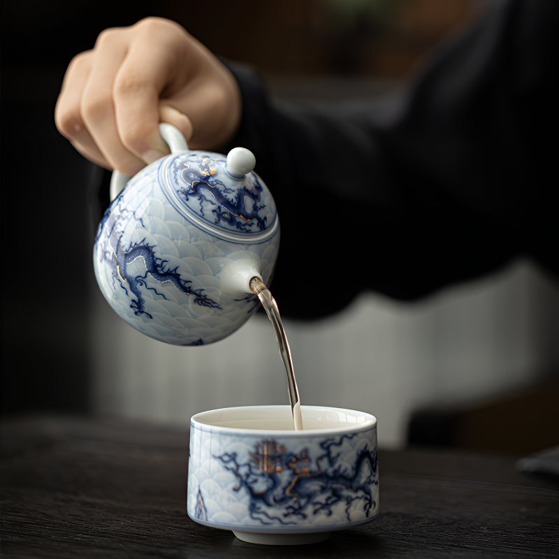 Weiße Teekanne Drache