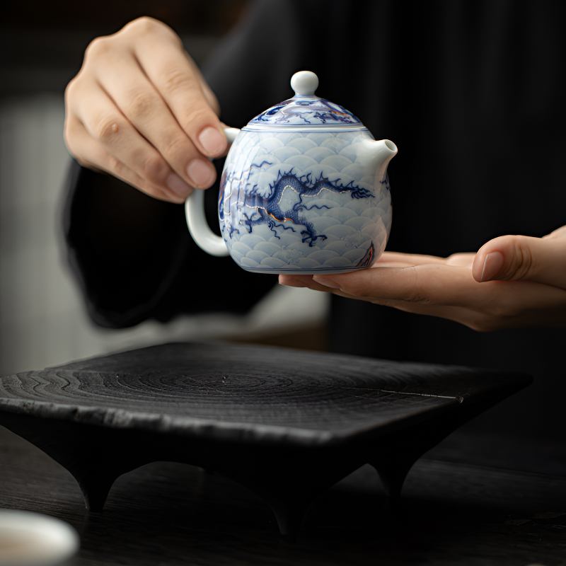 Weiße Teekanne Drache