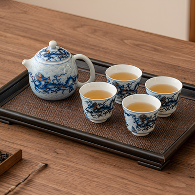 Weiße Teekanne Drache