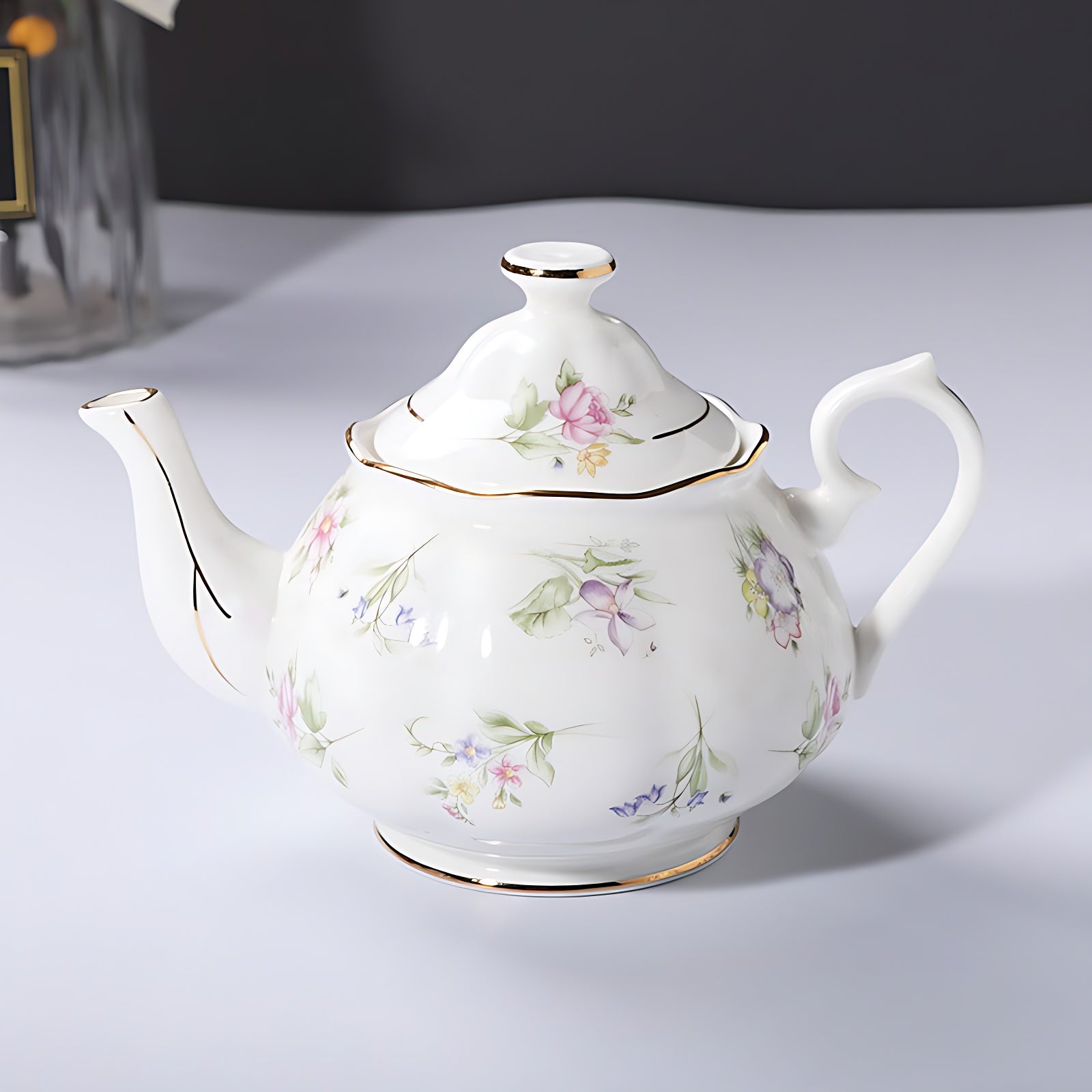 Weiße Teekanne Mit Stövchen